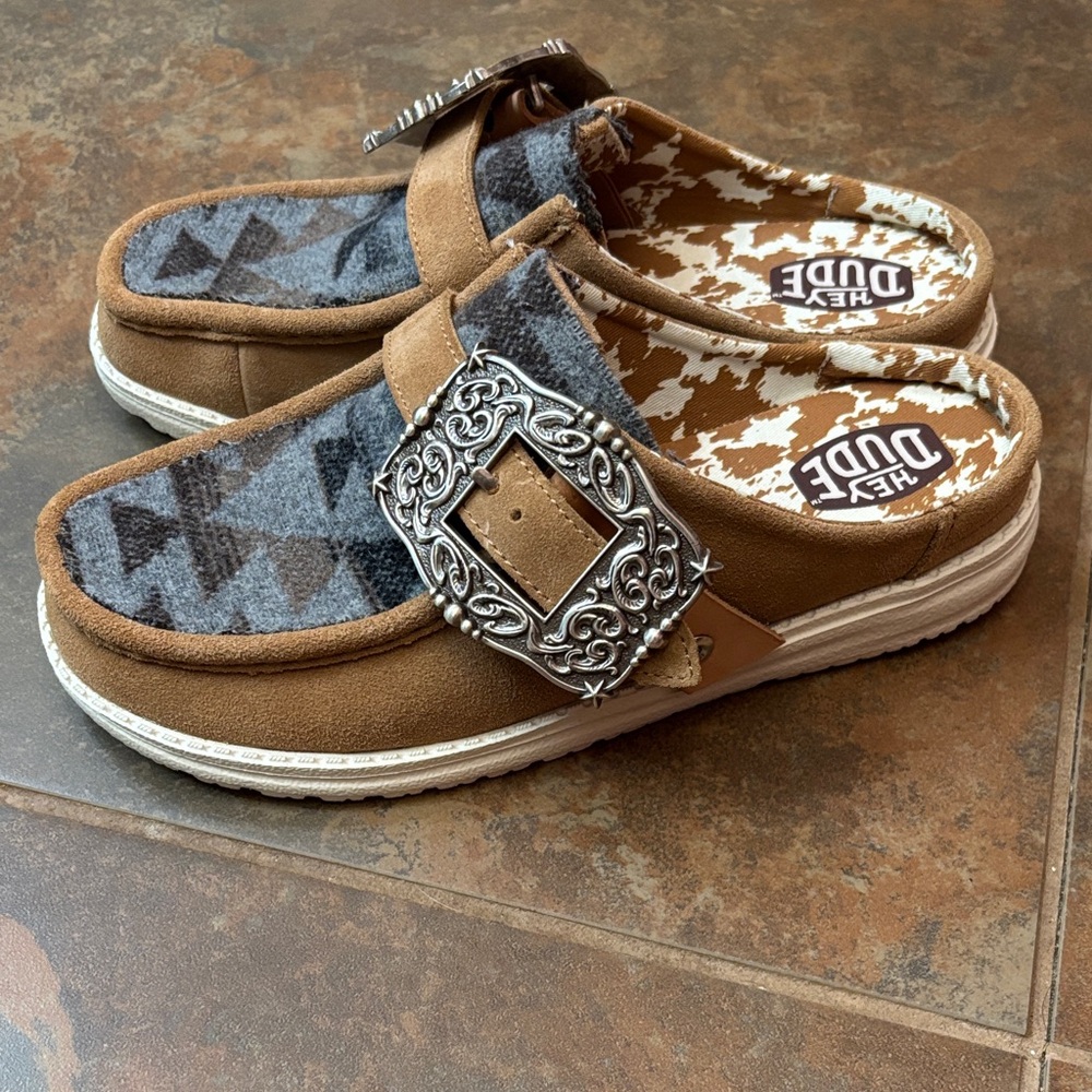 Hey Dude woman’s Tan and Gray Slip-On mules with Decorative Buckle - Picture 3 of 6
